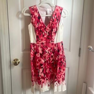 NY & CO Size 0 Dress with red/black/pink abstract floral pattern